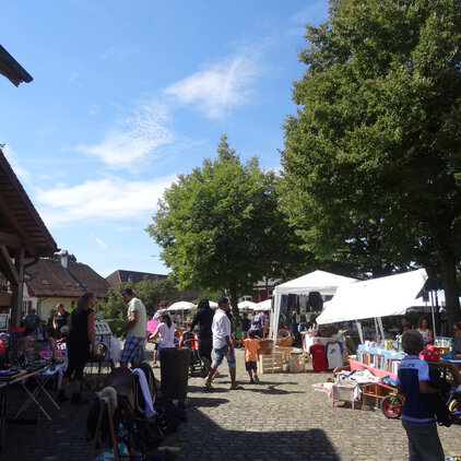 Vorschaubild für die Bildergalerie Flohmarkt 2016